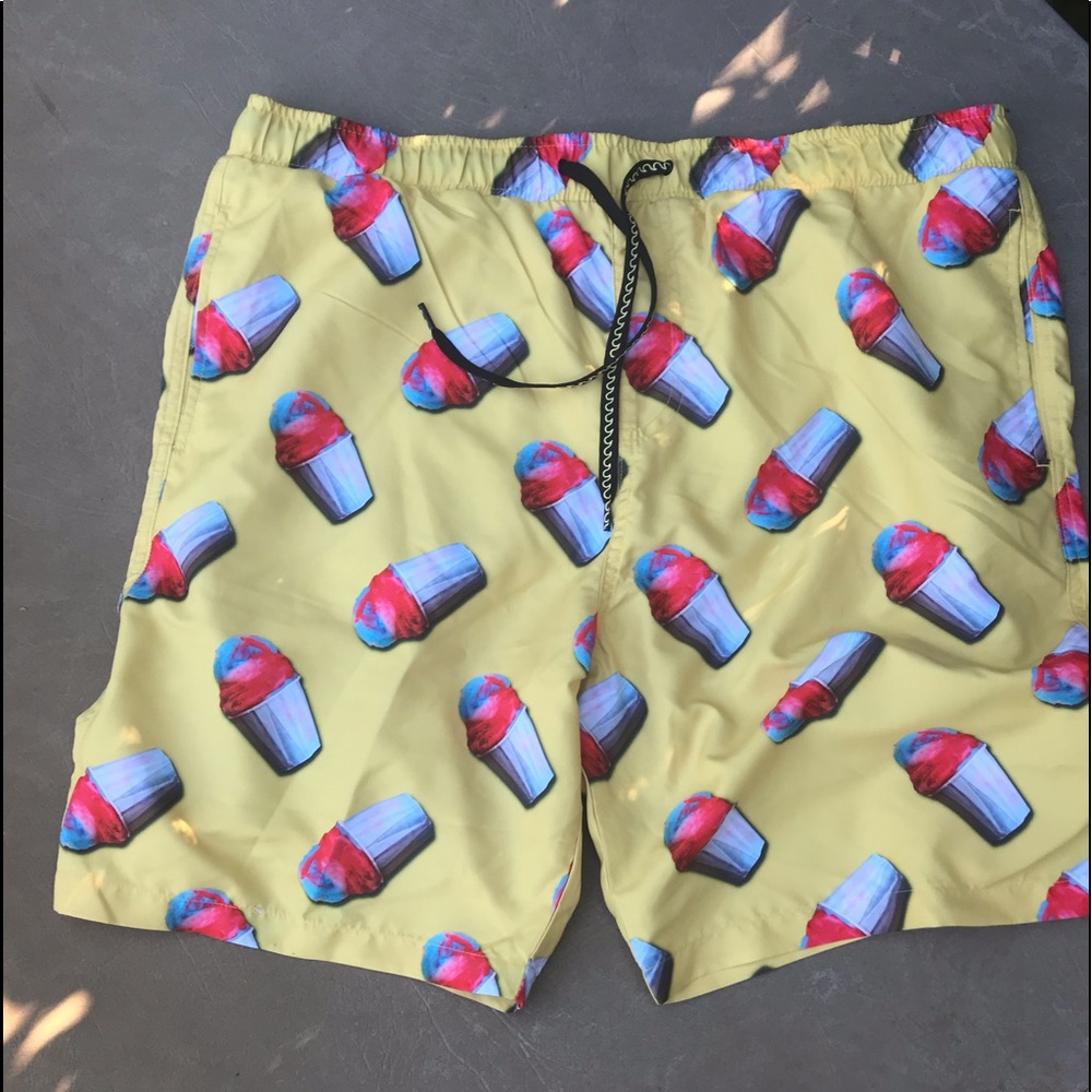 NWOT Men’s swimsuit by surf society